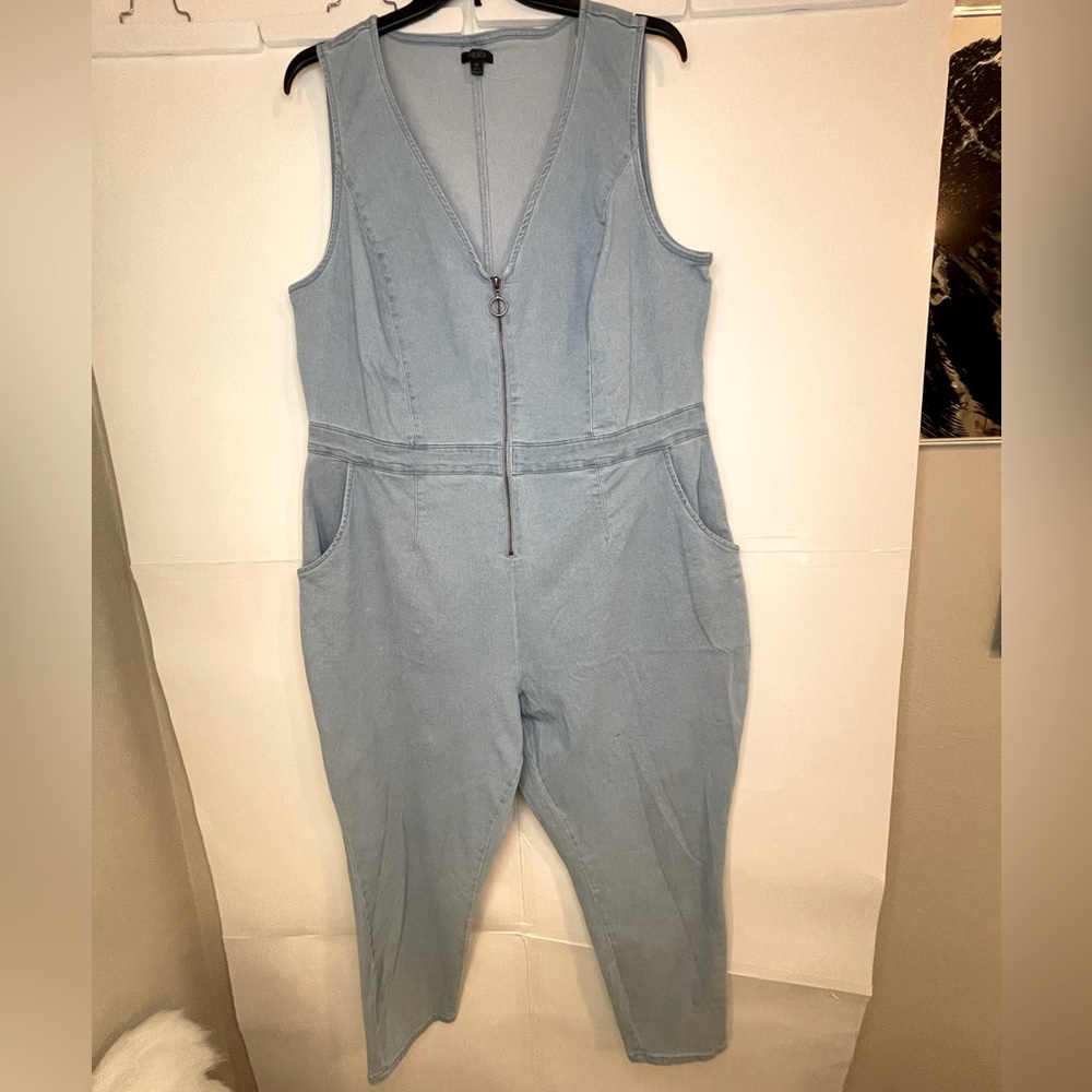 ToxiK3: Light Wash Blue Denim Jumpsuit with Zip Front & Pockets (Sz 3X)